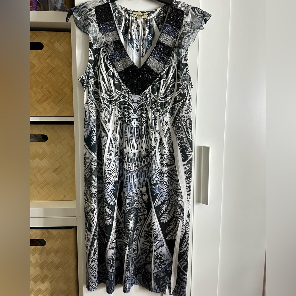 Emerald embellished top dress. M